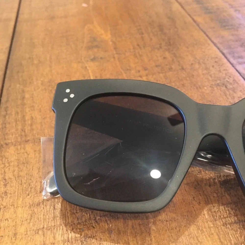 SUNGLASSES
